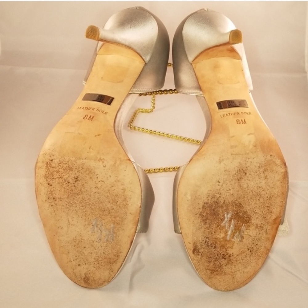 Badgley Mischka silver satin heels with bow - Picture 4 of 7